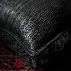 Coussin Décoratif 'Ribcage' Noir Et Rouge -Magasin De Mode coussin decoratif ribcage noir et rouge 7