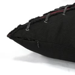 Coussin 'Punk' Noir Et Rouge En Forme De X -Magasin De Mode coussin punk noir et rouge en forme de x 8