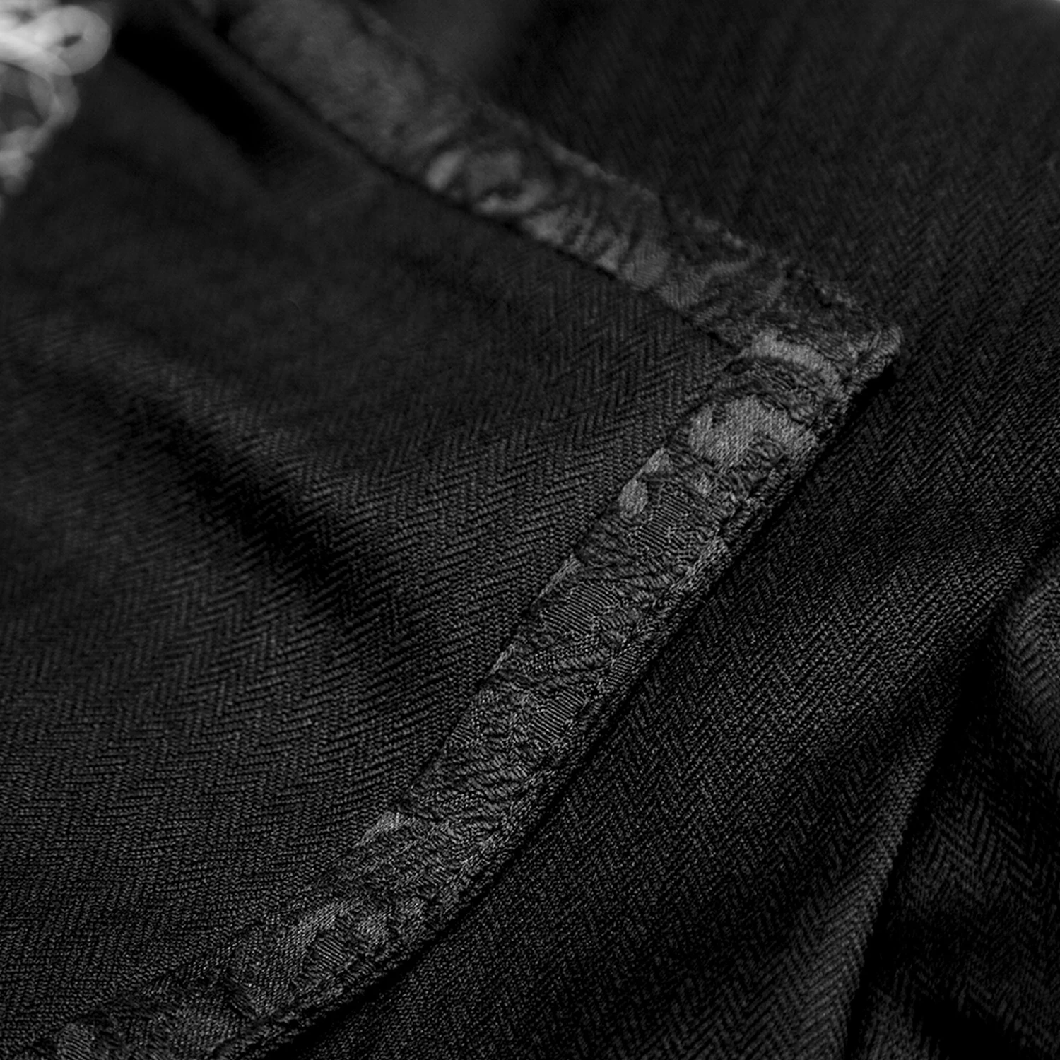 Longue Veste 'Black Cardinal' En Brocart Noir 14 Longue Veste 'Black Cardinal' En Brocart Noir – Image 12