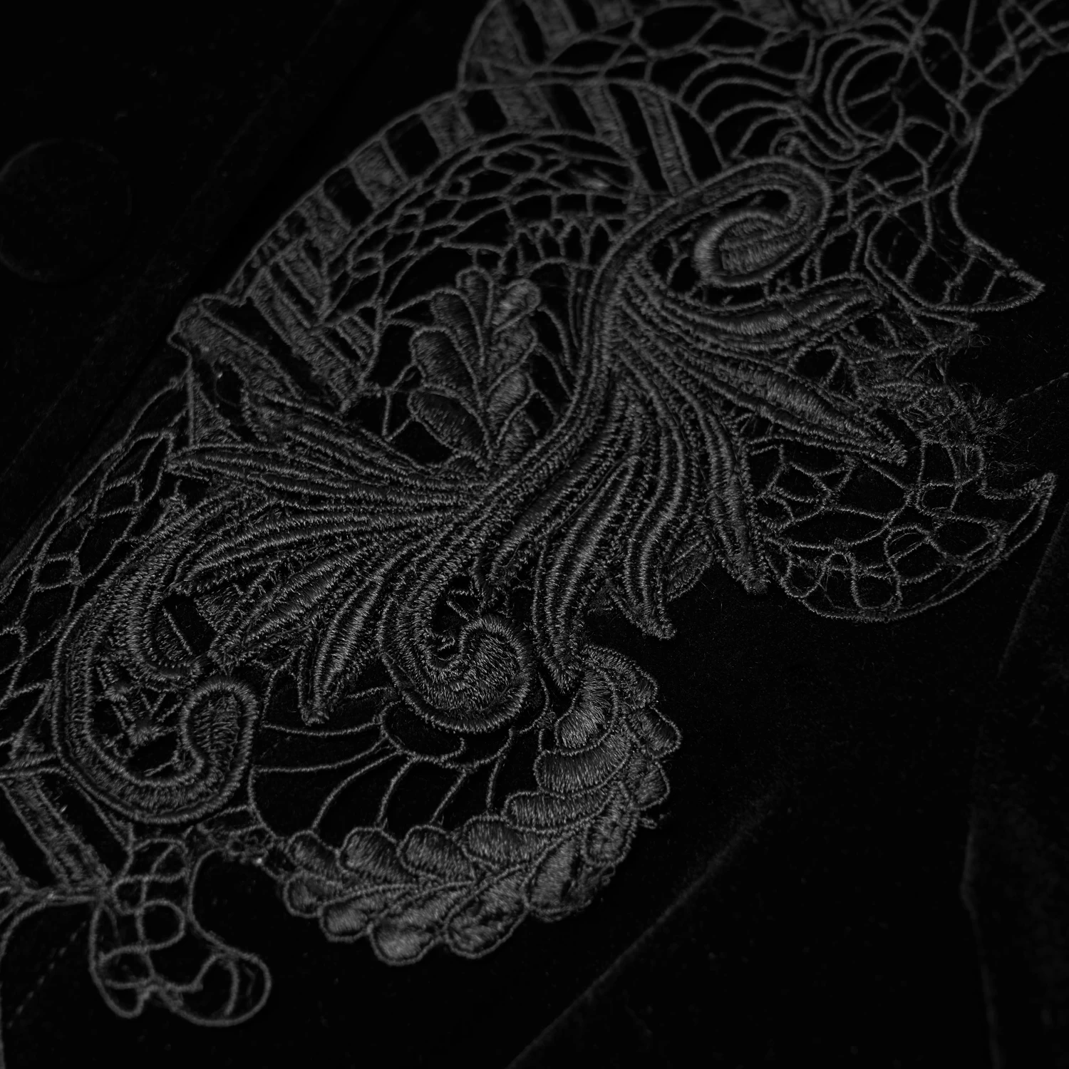 Manteau Mi-Long 'Dark Doll' En Velours Noir 17 Manteau Mi-Long 'Dark Doll' En Velours Noir â Image 15