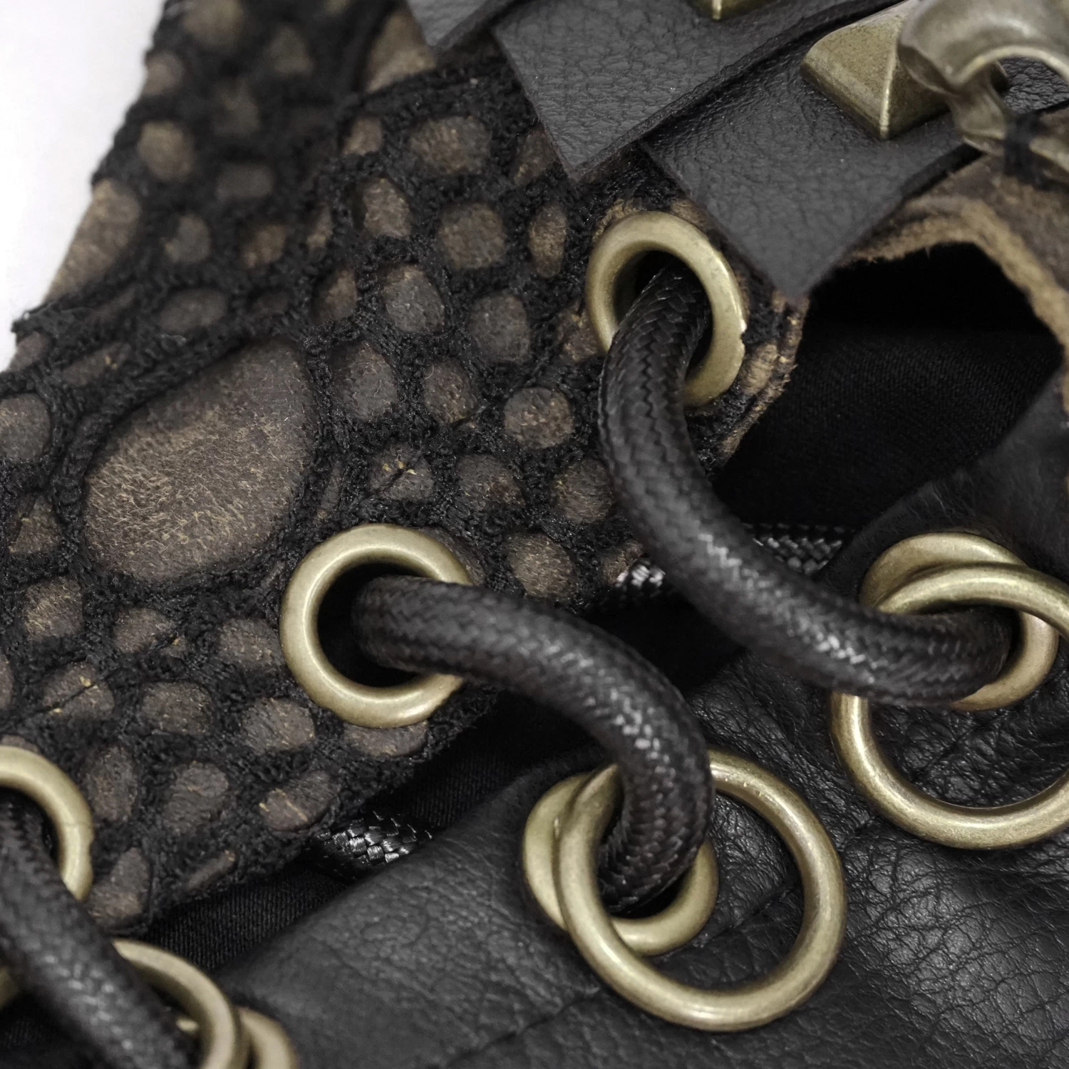 Masque 'Copper Crow' Noir Et Marron 9 Masque 'Copper Crow' Noir Et Marron – Image 7