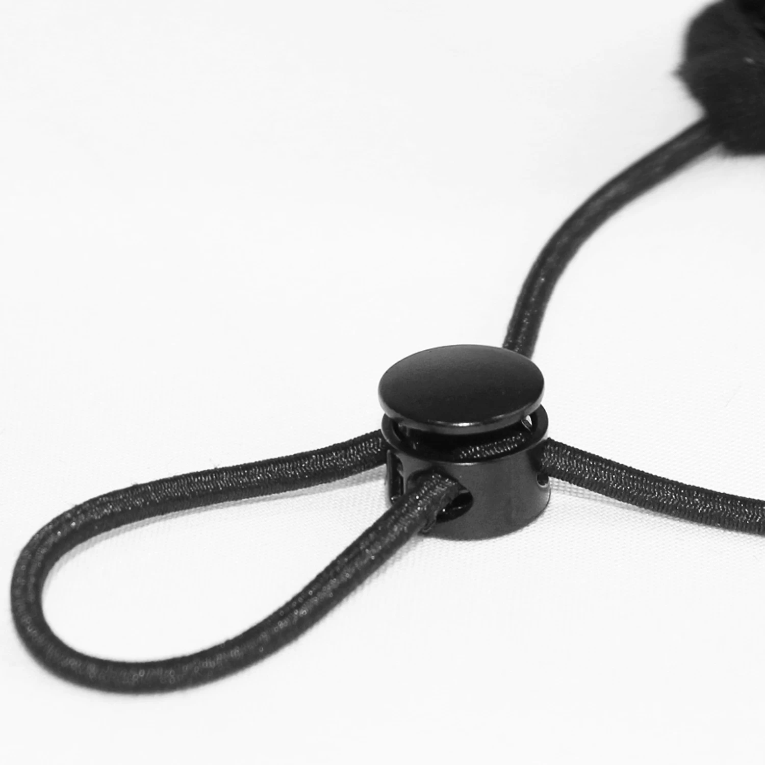 Masque 'White Lace' Blanc Et Noir 8 Masque 'White Lace' Blanc Et Noir – Image 6