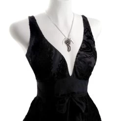 Pendentif 'The Reapers Arms' 7 Pendentif 'The Reapers Arms' -Magasin De Mode pendentif the reapers arms 1 2