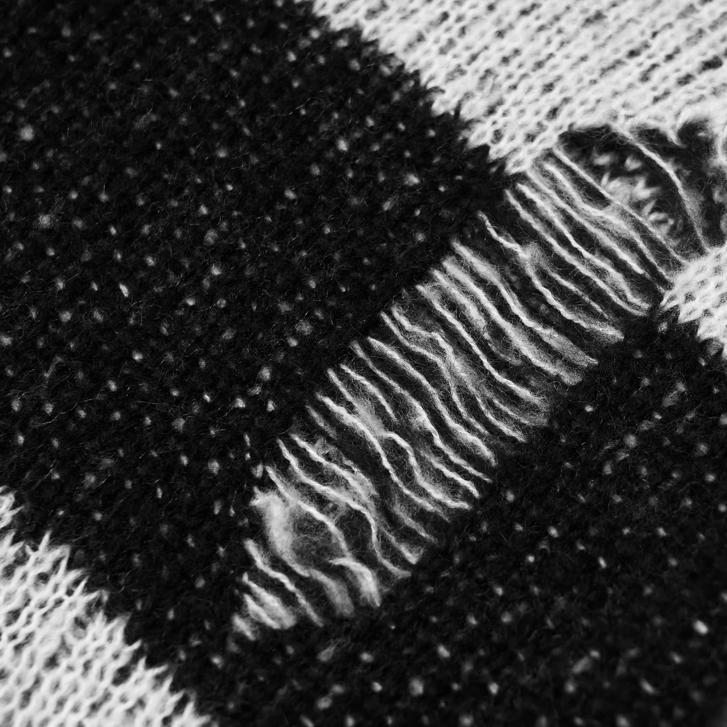 Pull 'Dark Doll' à Rayures Noires Et Blanches 18 Pull 'Dark Doll' à Rayures Noires Et Blanches – Image 16