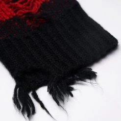 Pull 'Dark Doll' à Rayures Rouges Et Noires -Magasin De Mode pull dark doll a rayures rouges et noires 18