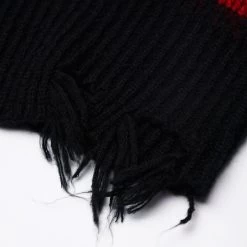 Pull 'Dark Doll' à Rayures Rouges Et Noires -Magasin De Mode pull dark doll a rayures rouges et noires 19