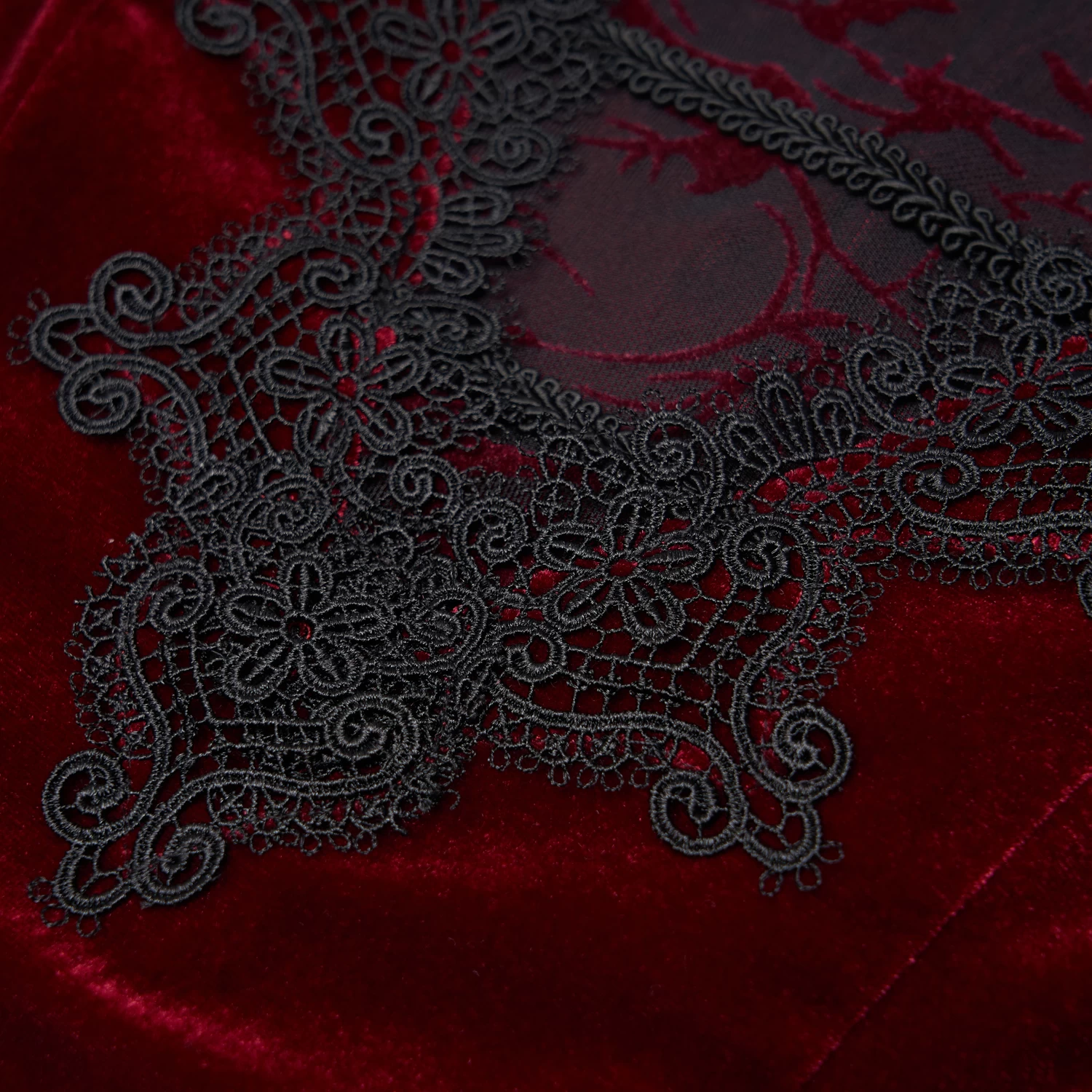 Robe Asymétrique 'Bara' En Velours Rouge 17 Robe Asymétrique 'Bara' En Velours Rouge – Image 15