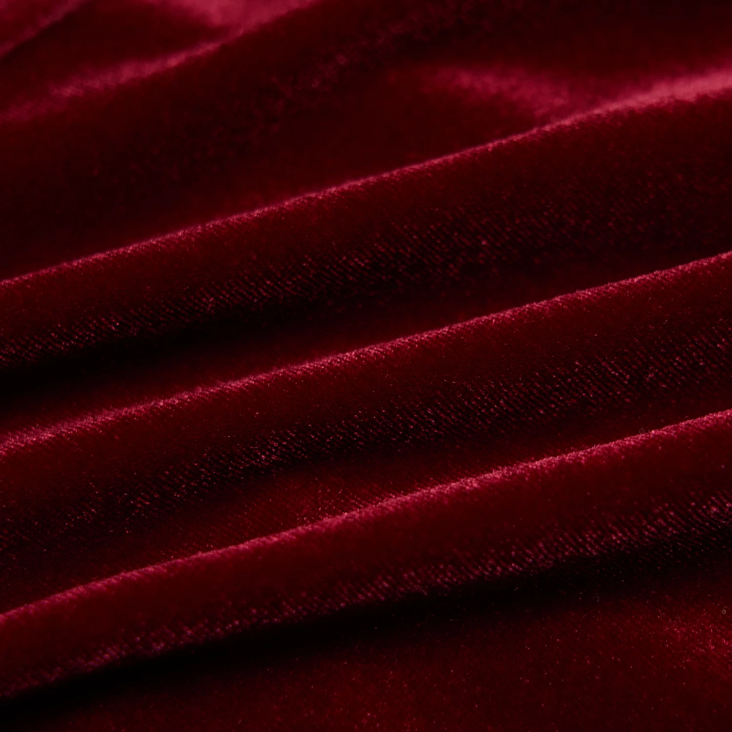 Robe Asymétrique 'Bara' En Velours Rouge 21 Robe Asymétrique 'Bara' En Velours Rouge – Image 19