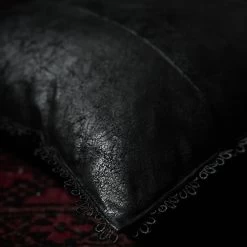 Taie D'Oreiller Décorative 'Gothic Cozy' Noire 19 Taie D'Oreiller Décorative 'Gothic Cozy' Noire -Magasin De Mode taie d oreiller decorative gothic cozy noire 6