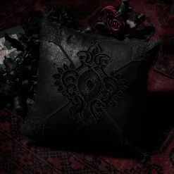 Taie D'Oreiller Décorative 'Gothic Cozy' Noire 22 Taie D'Oreiller Décorative 'Gothic Cozy' Noire -Magasin De Mode taie d oreiller decorative gothic cozy noire 9