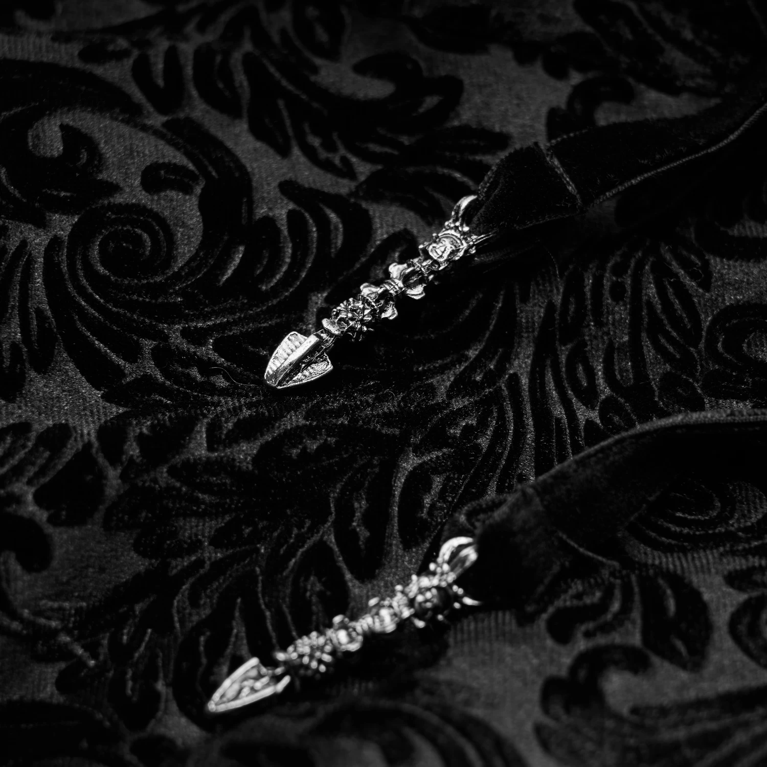 Top 'Ophelia' En Velours Noir 14 Top 'Ophelia' En Velours Noir – Image 12