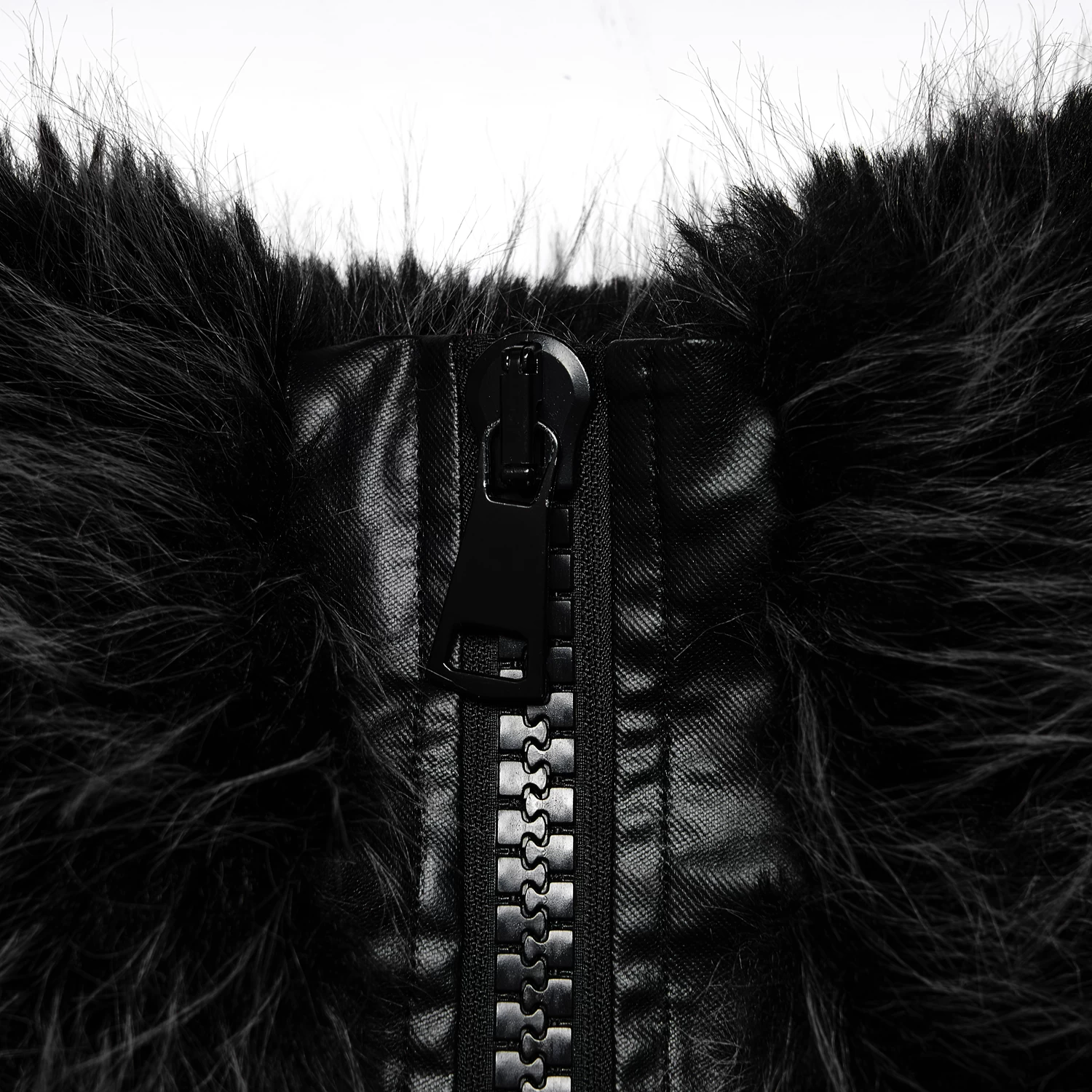 Veste 'Cassiopee' En Fausse Fourrure Noire 12 Veste 'Cassiopee' En Fausse Fourrure Noire – Image 10