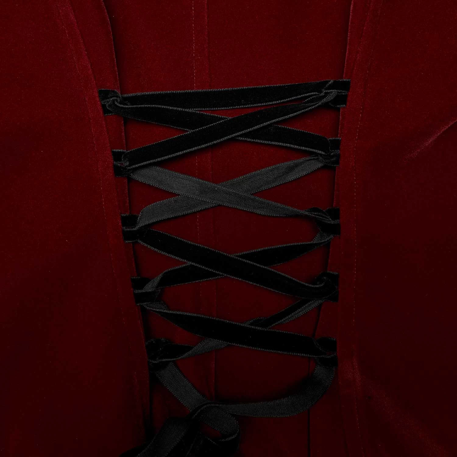 Veste Gothique 'Dark Doll' En Velours Rouge 13 Veste Gothique 'Dark Doll' En Velours Rouge – Image 11